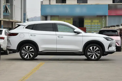 BYD Song PLUS EV 2026 боковой вид